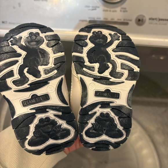 Vintage Y2K 2008 Sesame Street Kids Sneakers - Elmo, Grouch, Cookie Monster - Picture 7 of 10